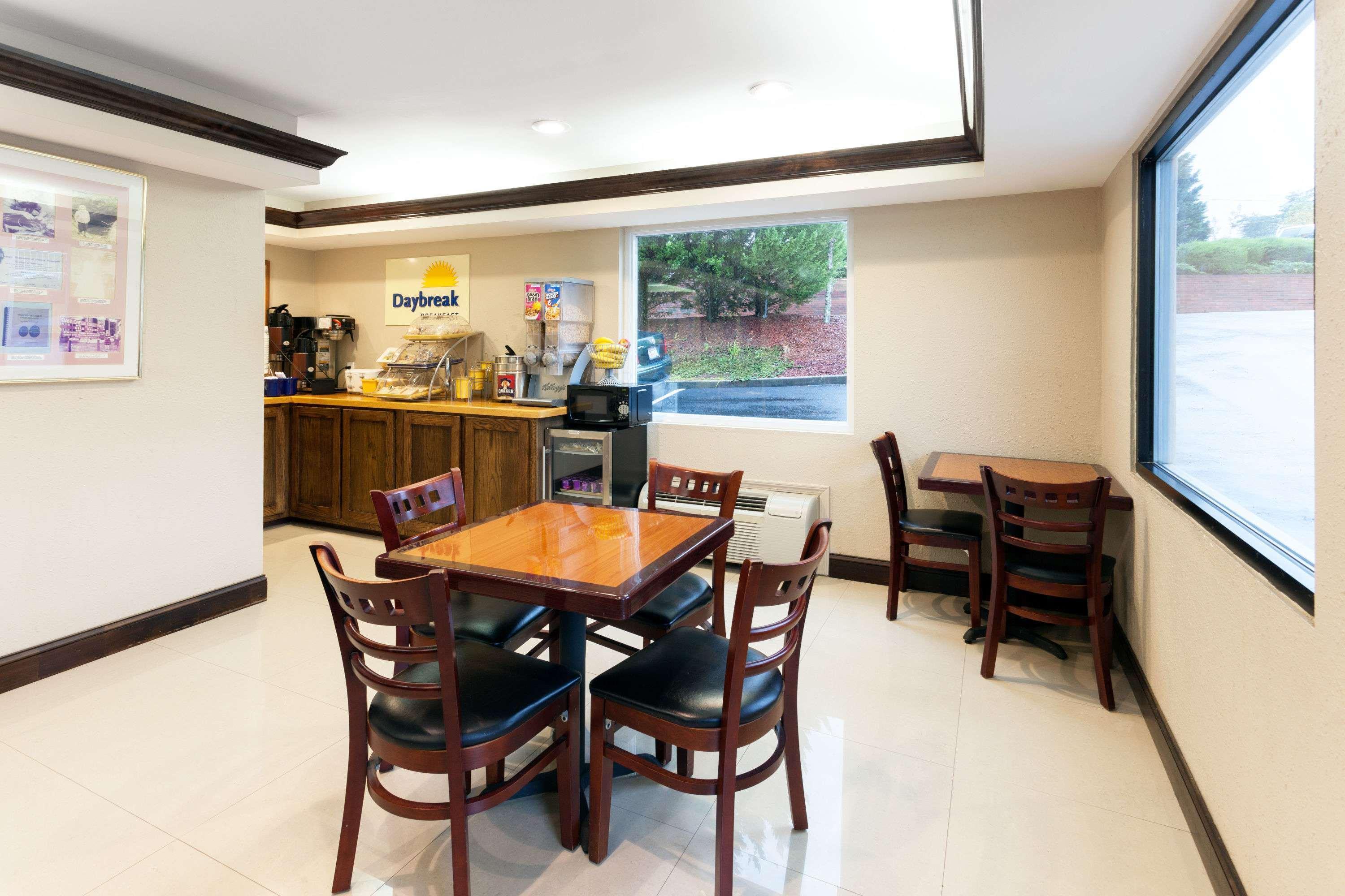 Days Inn By Wyndham Dahlonega University Area מראה חיצוני תמונה