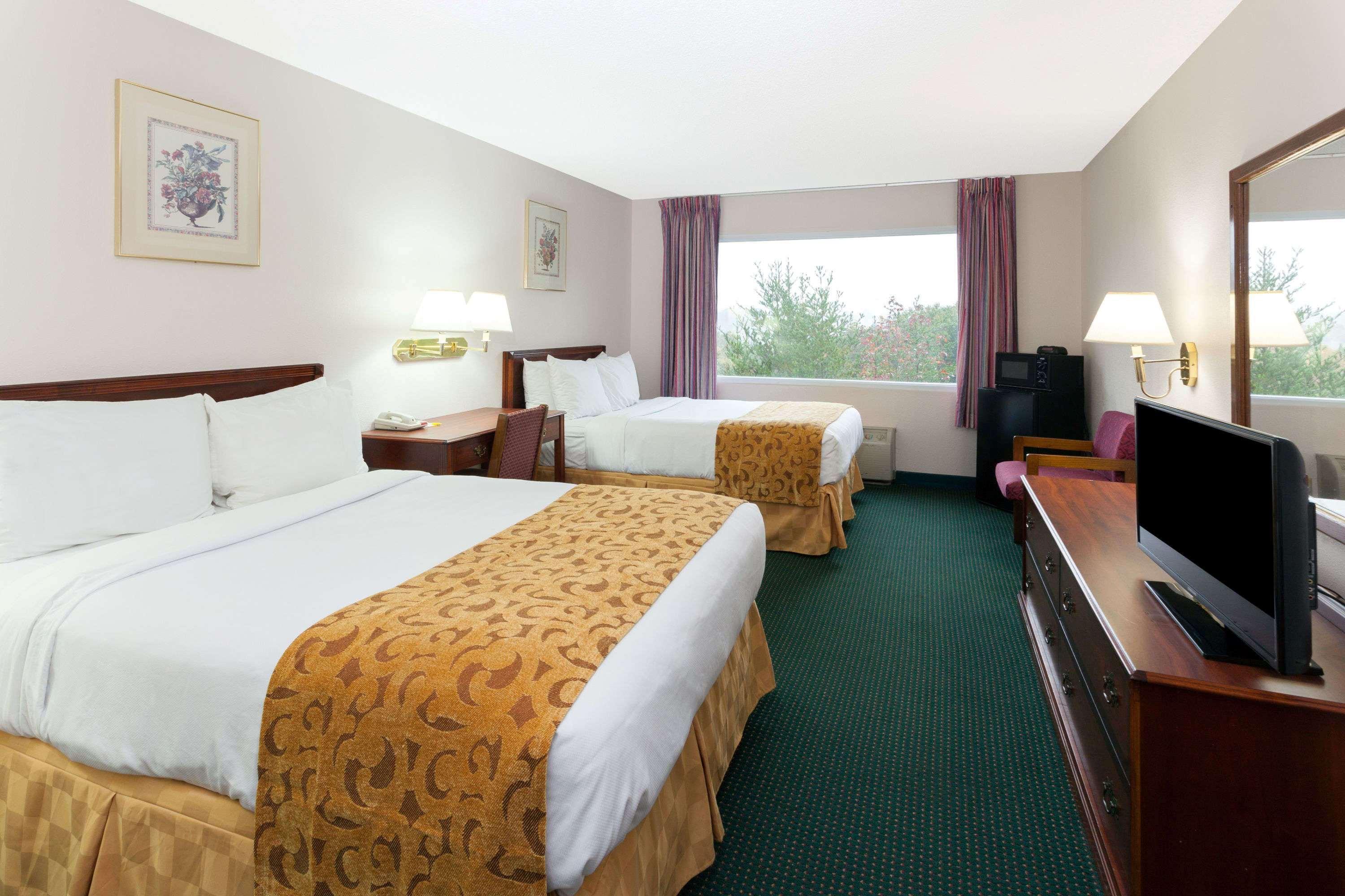 Days Inn By Wyndham Dahlonega University Area מראה חיצוני תמונה